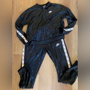 Girls Nike crushed velour matching tracksuit size XL